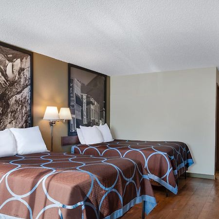 Super 8 By Wyndham Livingston Yellowstone Buitenkant foto