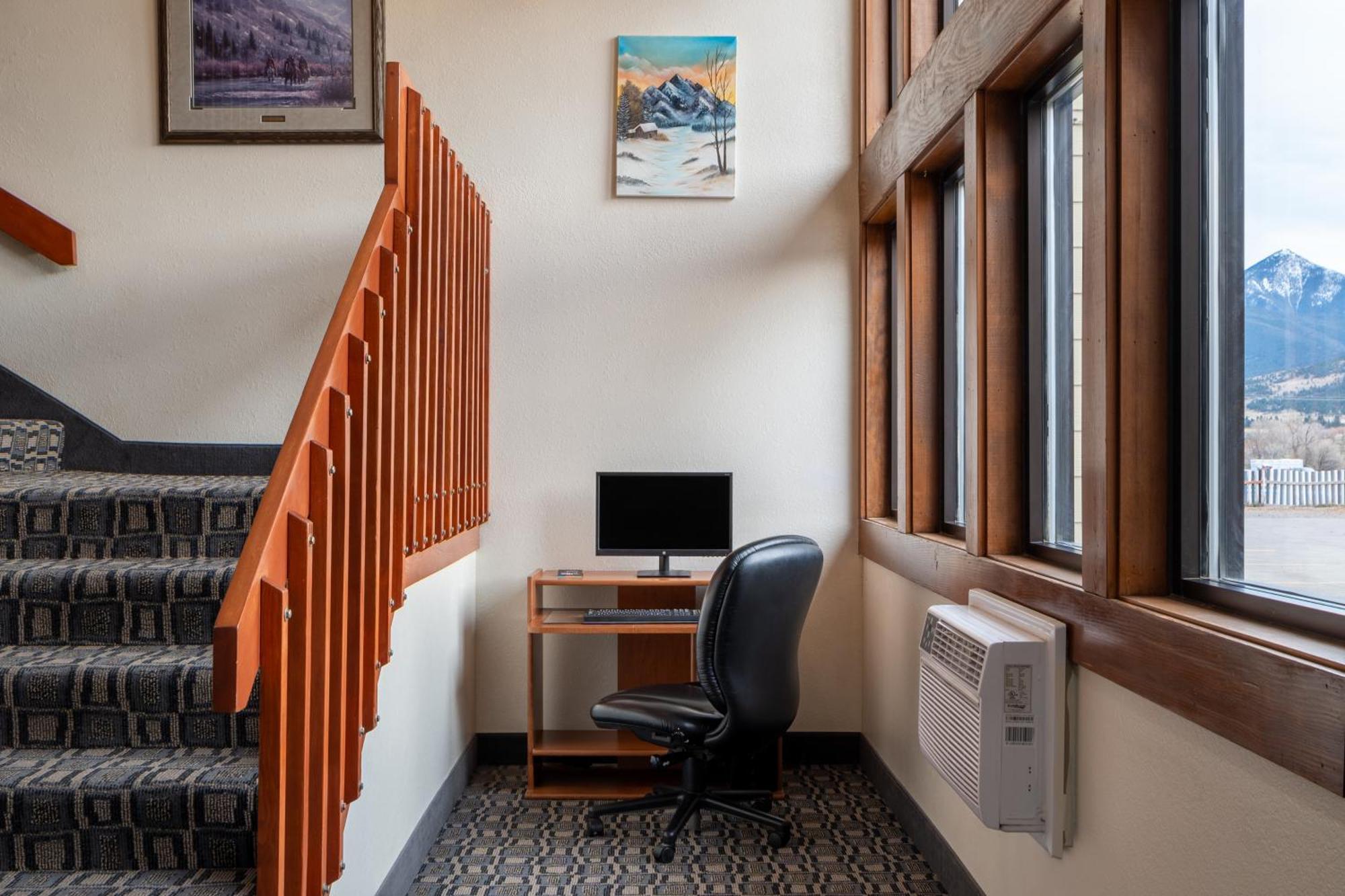 Super 8 By Wyndham Livingston Yellowstone Buitenkant foto