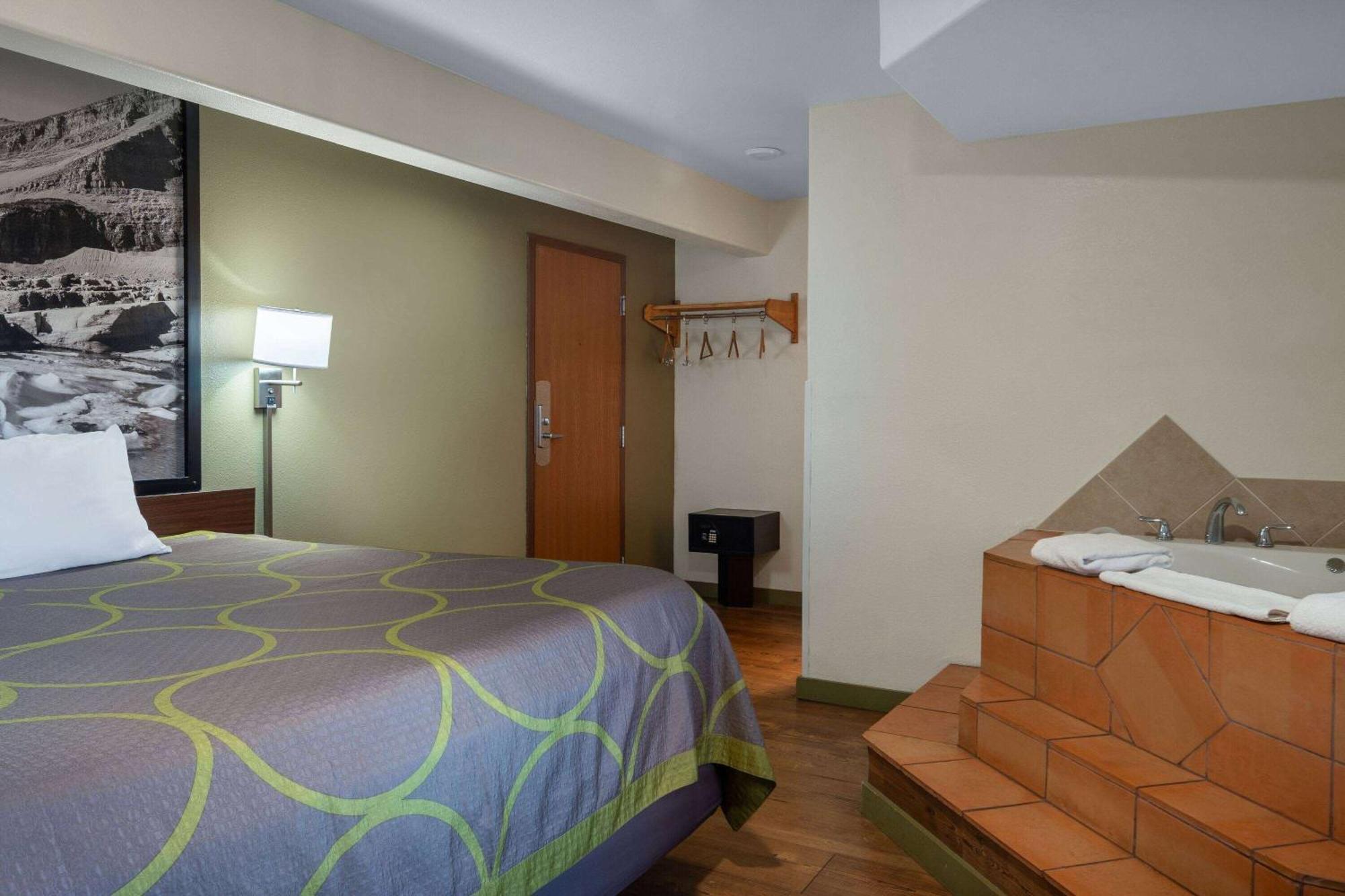 Super 8 By Wyndham Livingston Yellowstone Buitenkant foto
