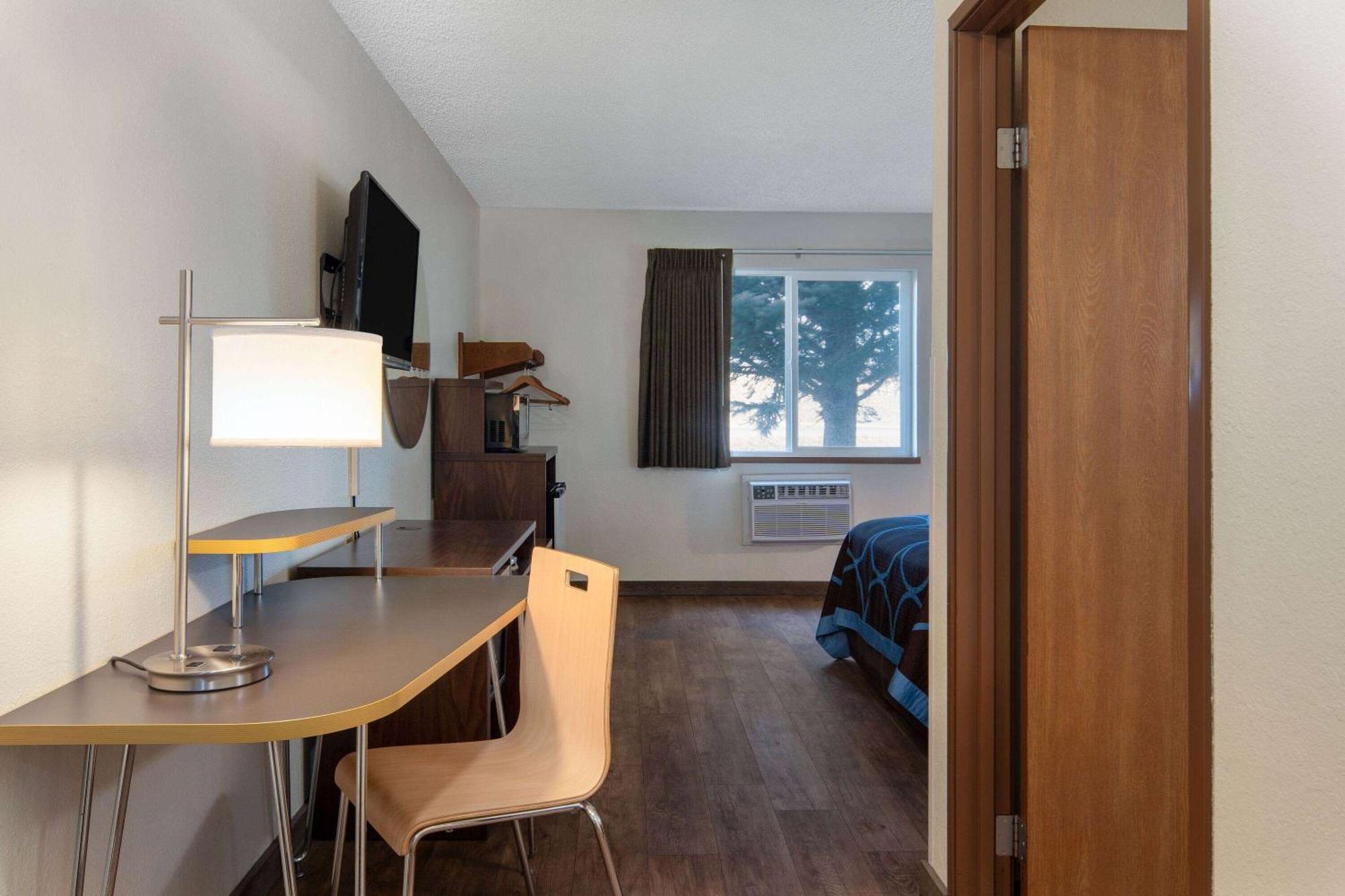 Super 8 By Wyndham Livingston Yellowstone Buitenkant foto