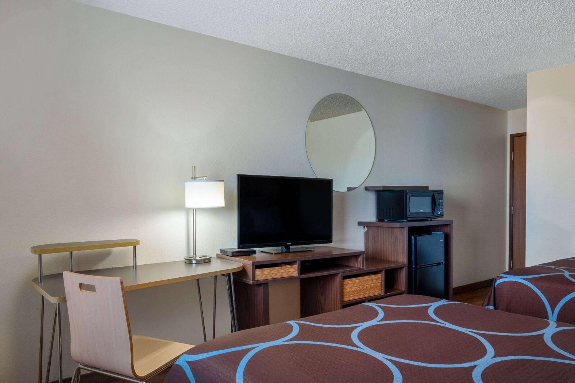 Super 8 By Wyndham Livingston Yellowstone Buitenkant foto