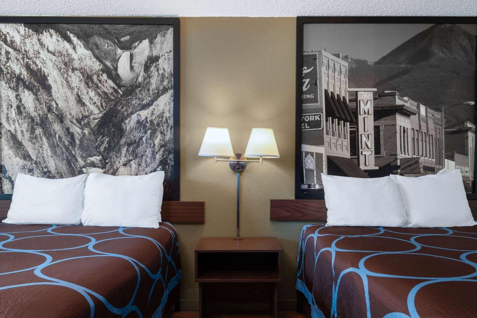 Super 8 By Wyndham Livingston Yellowstone Buitenkant foto