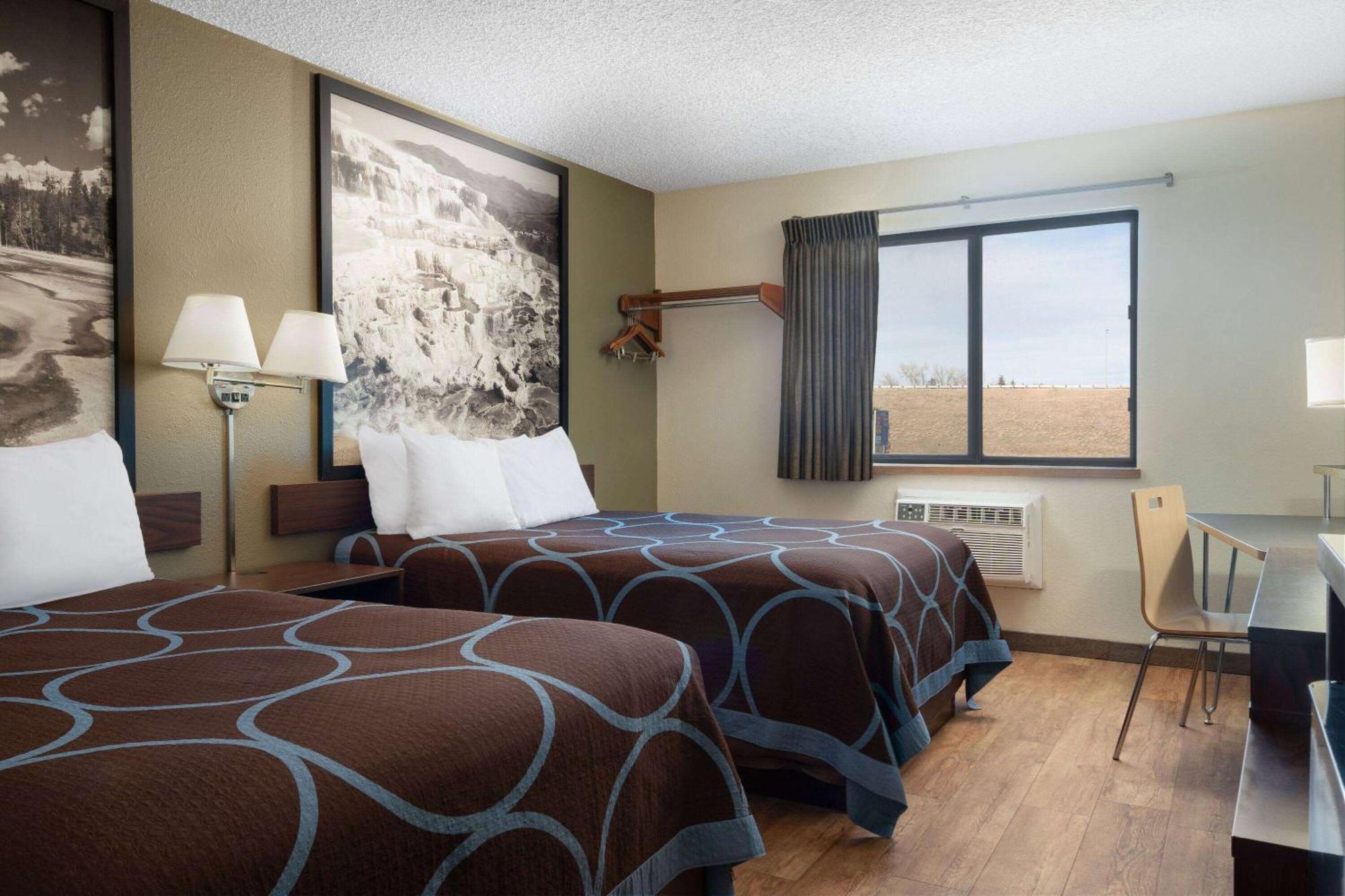 Super 8 By Wyndham Livingston Yellowstone Buitenkant foto