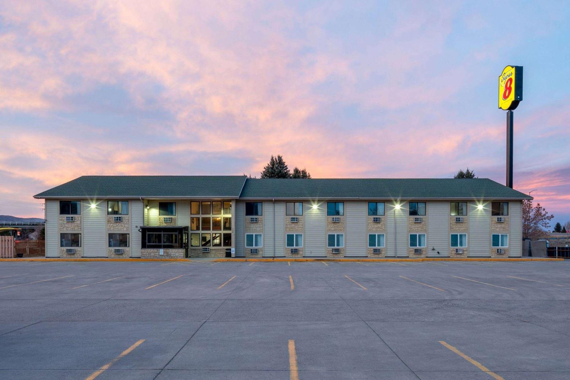 Super 8 By Wyndham Livingston Yellowstone Buitenkant foto